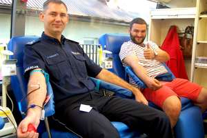 Policjanci honorowo oddali krew potrzebującym
