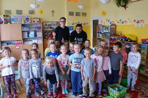 W MP „Słoneczna Ósemka” młodzież czyta dzieciom