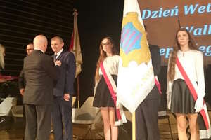 Wójt Gminy Iława z medalem „Pro Patria” podczas uroczystości Dnia Weterana w Olsztynie