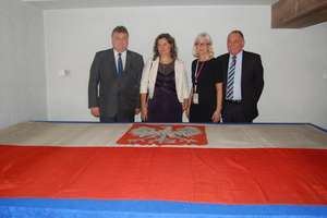 Elbląg uhonorowany polską flagą z norweskiego Stavanger 
