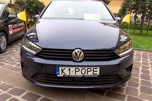 Samochody, którymi jeździł papież Franciszek, można licytować