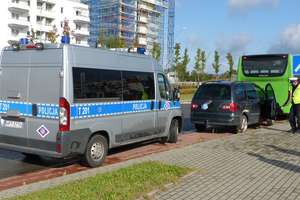 Zderzenie autobusu i volkswagena na skrzyżowaniu Płk. Dąbka i Ogólnej