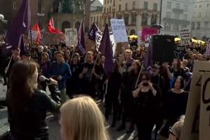 Czarny protest na rynku. Przeciwnicy ustawy antyaborcyjnej wyszli na ulicę