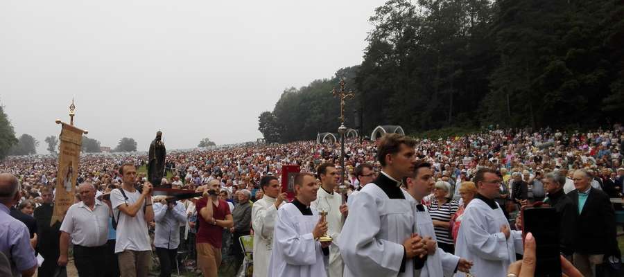 Odpust w Gietrzwałdzie zgromadził tłum pielgrzymów, rolników i mieszkańców całej archidiecezji. 