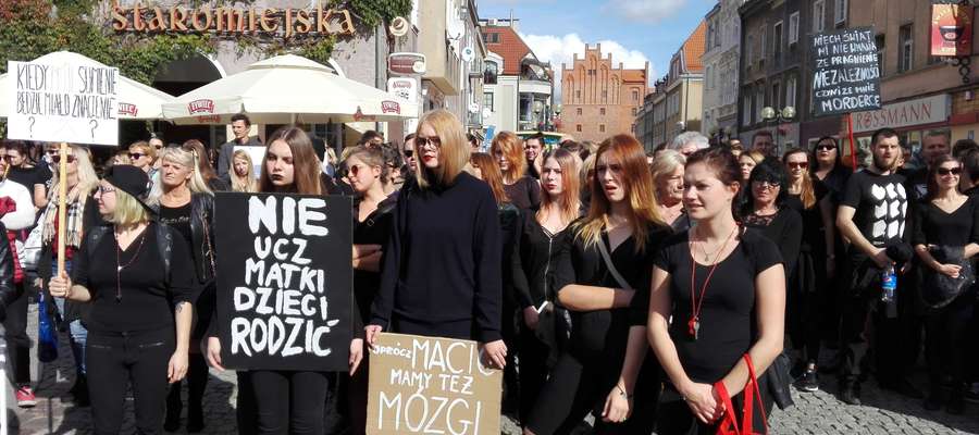 Protest na olsztyńskiej starówce, który odbył się w niedzielę 25 września