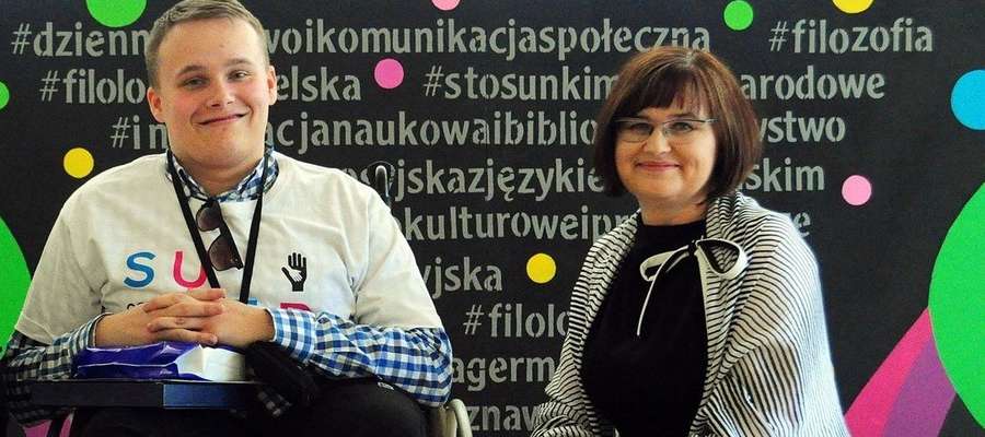 Dr Magdalena Makowska i Michał Ostrowski, student II roku filologii polskiej i finalista II edycji konkursu SUPERHUMAN