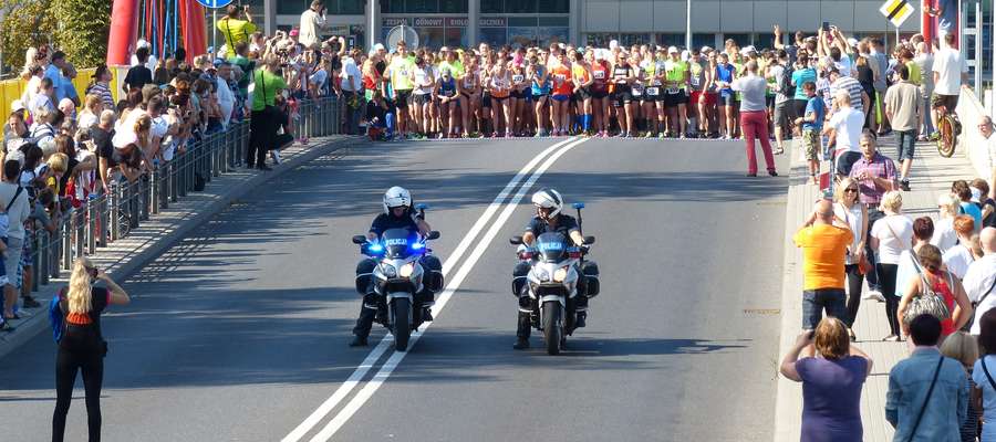 Start Iławskiego Półmaratonu nastąpi tradycyjnie z mostu nad Jeziorakiem, w niedzielę 4. września o godzinie 11.00