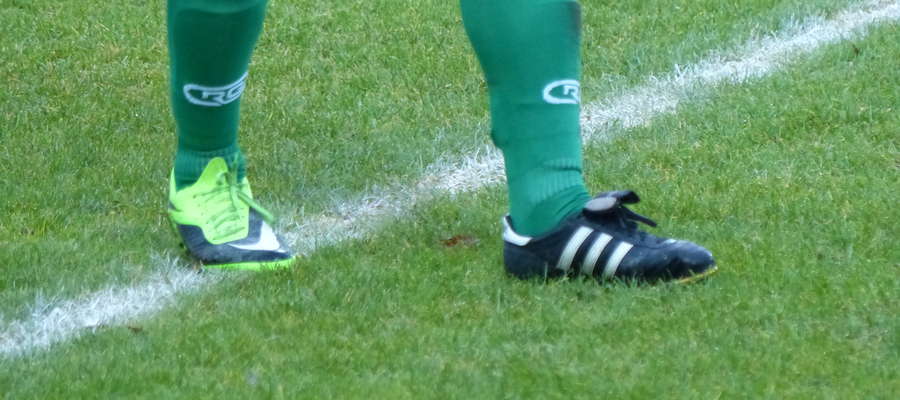 Czasami piłkarz nie wie, w których butach wyjść na boisko