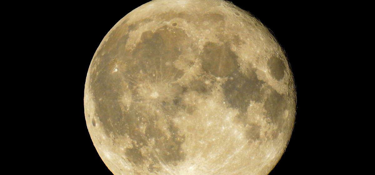 Księżyc w nocy 16 października 2016 roku