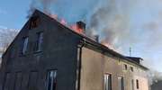 Pożar w Zagonach. Szybka interwencja OSP Lubomino zapobiegła tragedii. Ruszyła pomoc poszkodowanym