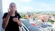 Pierwszy przewodnik po Olsztynie w języku migowym. Zobacz film!