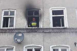 Pożar na Czerniakowskiej. Strażacy ewakuowali mieszkańców z budynku 