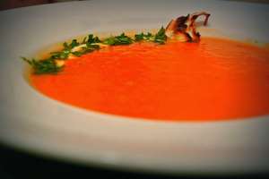 Rozgrzewająca zupa krem z marchewki i pieczonej papryki