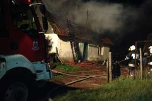 Pożar domu przy Wiejskiej w Olecku 