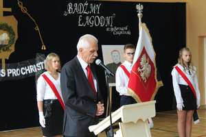 Biskup Bernard Czapliński patronuje Szkole Podstawowej w Grabowie-Wałdykach