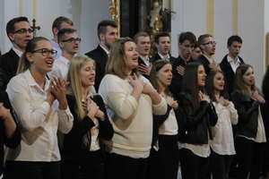 Chór Światowych Dni Młodzieży śpiewał w kościele w Bisztynku [FILMY]