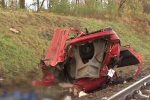 Tragedia na przejeździe kolejowym. Jedna osoba nie żyje, trzy zostały ranne