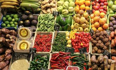 Jedz kolorowo! Co oznaczają barwy warzyw i owoców?