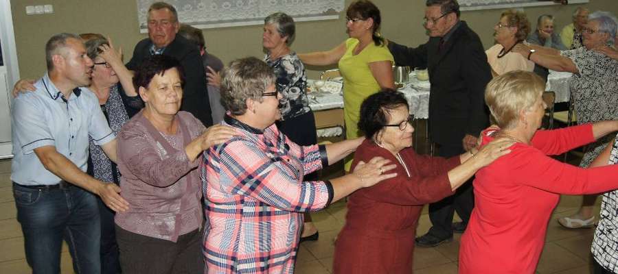 Seniorzy z Pacółtowa na tanecznym parkiecie 