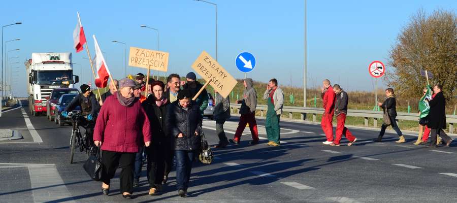 W październiku 2014 roku mieszkańcy Olecka protestowali na feralnym skrzyżowaniu domagając się budowy przejścia dla pieszych 