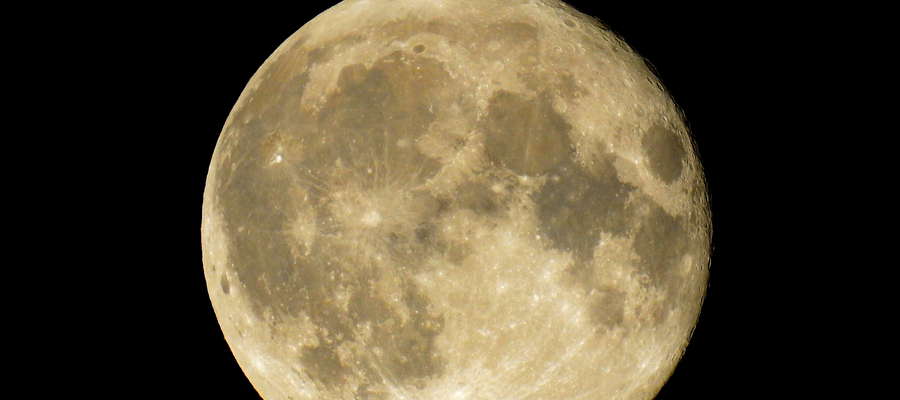 Księżyc w nocy 16 października 2016 roku