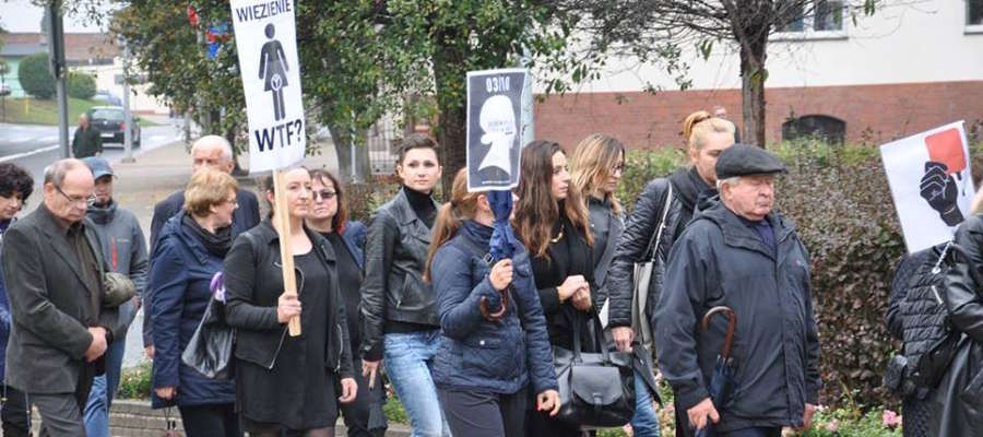 Dziś mieszkańcy Susza przeszli ulicami miasta w proteście przeciwko zaostrzeniu prawa aborcyjnego