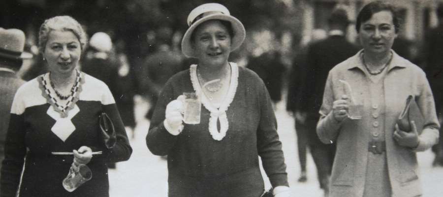 Mariańskie Łaźnie 1932 – Żona ostatniego rabina elbląskiego dr Siegfrieda Neufeld’a – Grete Neufeld z siostrami na kuracji