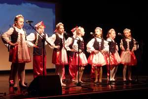 Uczniowie Szkoły Podstawowej nr 2 w Gołdapi uczcili Święto Niepodległości