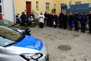 Nowe auta i kombinezony motocyklowe dla policjantów