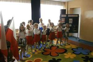 Echa Święta Niepodległości w szkole w Zwiniarzu 