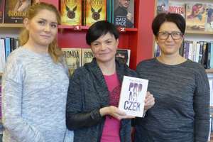 Izabella Szablanowska, Agata Czeronko i Anna Jasińska polecają książkę Kim Holden "Promyczek"