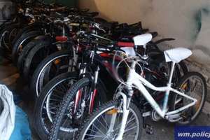 Policjanci odzyskali kilkanaście skradzionych rowerów. Cztery osoby zatrzymane