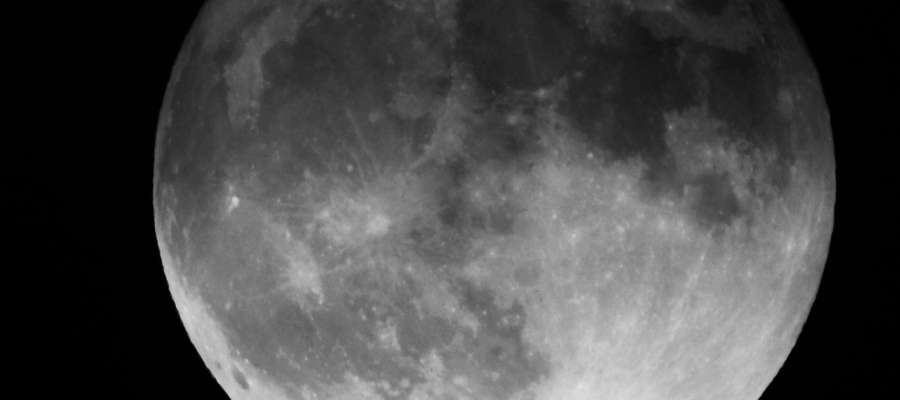 Tarcza księżyca w perygeum była 32 % jaśniejsza niż podczas pełni.