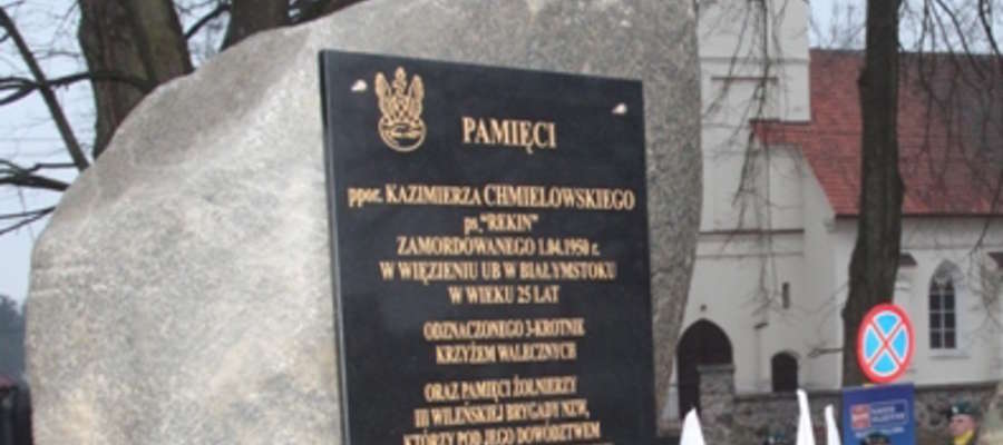 Fragment pomnika w Wydminach