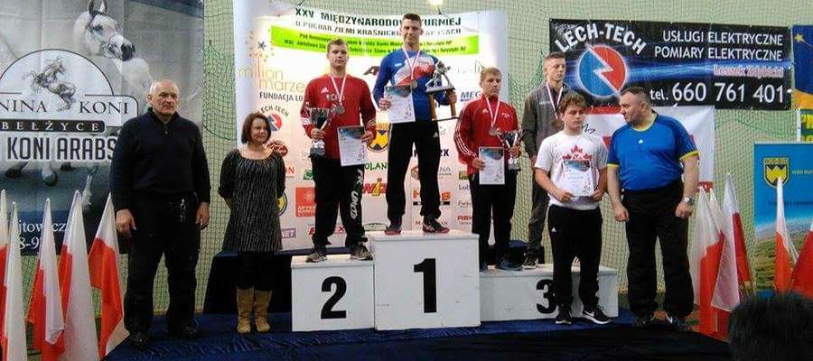 Sebastian Niemiec na najwyższym podium Międzynarodowego Pucharu Polski kadetów i juniorów w zapasach w stylu wolnym.