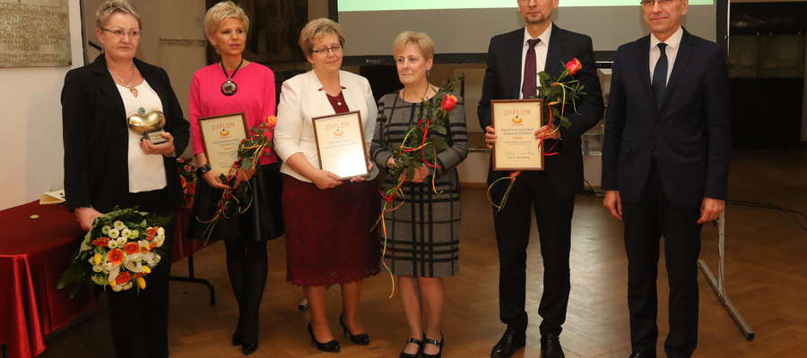 W imieniu dyrektora K.H. Skwiry nagrodę odebrała pielęgniarka koordynująca, Elżbieta Prokopowicz