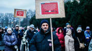 Protestowali przeciwko rządowi PiS przed pomnikiem Ofiar Grudnia '70 [zdjęcia]