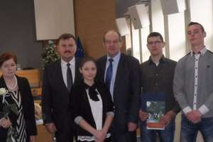 Zespół Szkół Rolniczych w Jagarzewie otrzymał wyróżnienie od wojewody
