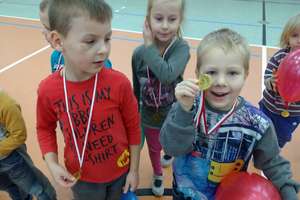 Sportowe zmagania przedszkolaków w Kowalach Oleckich