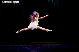 Piękno baletu na scenie teatru [zdjęcia]