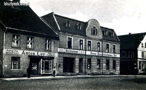 Willy Artswanger miał drogerię w budynku hotelu Bischofsteiner Hof.