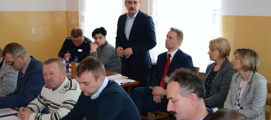 Projekt uchwały na sesji zaprezentował sekretarz gminy Zdzisław Morawski 
