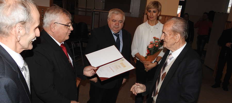 Gratulacje dla Zdzisława Mędrka, Honorowego Członka Wojewódzkiego Związku Pszczelarzy