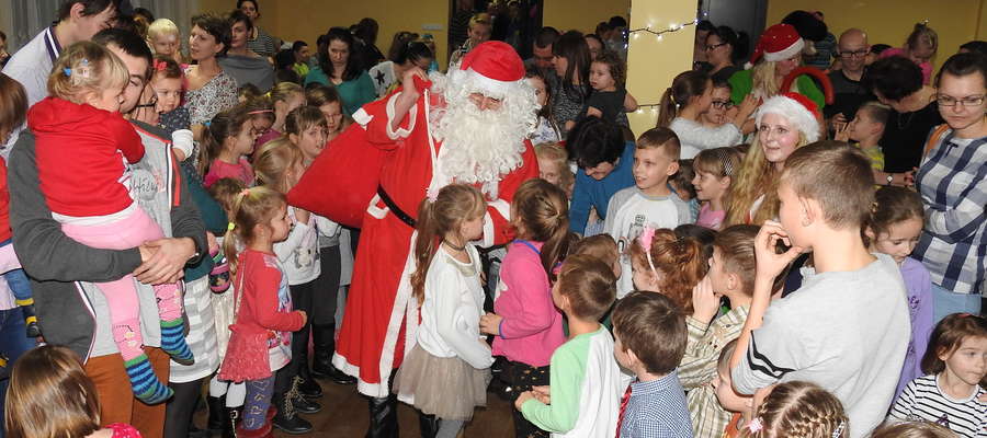 Dzieci z radością powitały świętego Mikołaja w Kurzętniku 