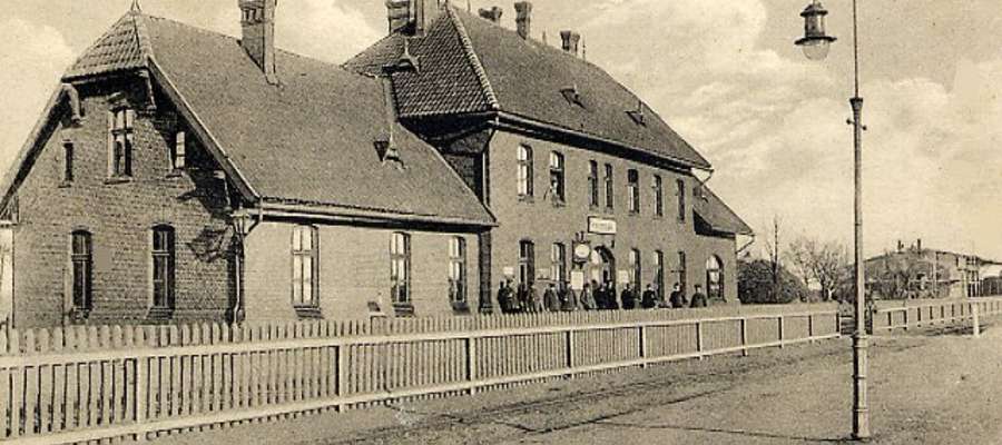 Dworzec kolejowy w Kisielicach na przedwojennej pocztówce