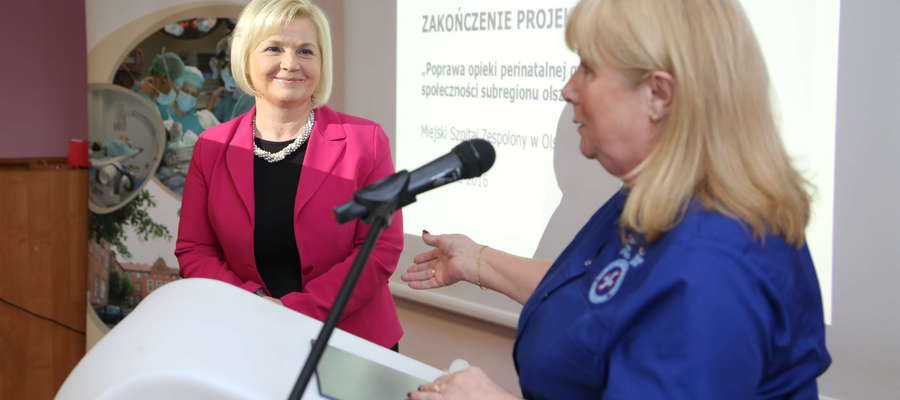 Na zdjęciu: senator Lidia Staroń oraz Joanna Szymankieiwcz-Czużdaniuk, dyrektor Miejskiego Szpitala Zespolonego w Olsztynie