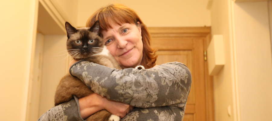 Elżbieta Krywko, prezes Klubu Miłośników i Hodowców Kotów Club 4 Cats i pomysłodawczyni stworzenia kociej kawiarni w Olsztynie.