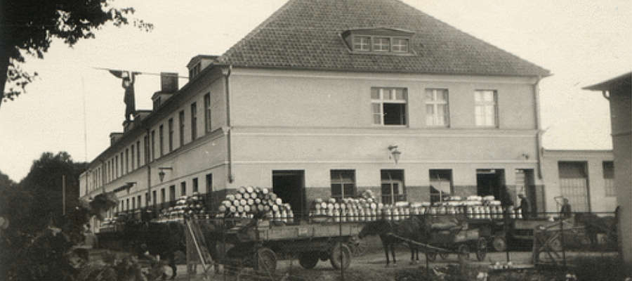 Budynek mleczarni w Bartoszycach. Zdjęcia datowane na okres między 1933 a 1940 r.