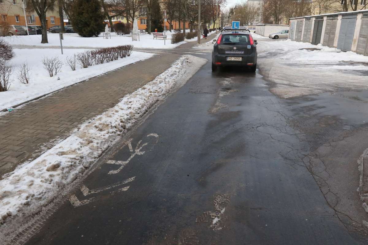 ul. Soplicy - kontrkierunek

Olsztyn - Ul. Soplicy - oznakowanie mówiące o tym, że rowerzyści mogą jechać ulicą pod prąd jest nieczytelne.