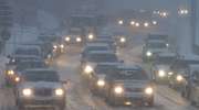 Kiedy pada śnieg... kierowcy stoją w korkach. Sytuacja na drogach Olsztyna i powiatu [FILM]